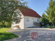 Last-Minute-Gelegeheit: Großes Wohnhaus mit Einliegerwohnung + 2 Garagen in gepflegtem Wohnquartier! - Tonna