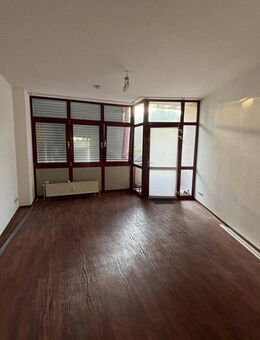 Frisch renoviert - möblierte 2 Zimmer Wohnung in zentraler Lage - Nienburg (Weser)