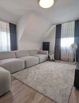 Zentrumsnahes Wohnen: Leere Helle 4-Zimmer-DG-Wohnung mit Charme - Crailsheim