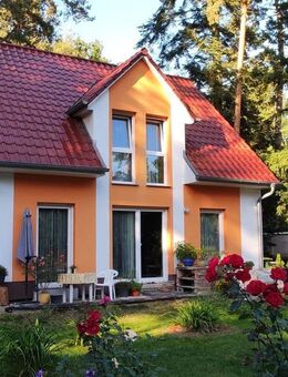 Schönes Haus mit sonnigem Garten im Grünen. Möbliert. Provisionsfrei. - Schönwalde-Glien