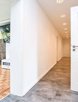 Renovierte 5-Zimmer-Wohnung mit Garage & großem Keller - ideal für Familien oder Kapitalanleger! - Bad Oldesloe