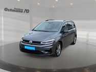 VW Touran, 1.5 TSI Highline R-Line, Jahr 2020 - Wolfhagen