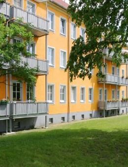 Hochparterre mit Balkon - für Sie frisch saniert! - Senftenberg