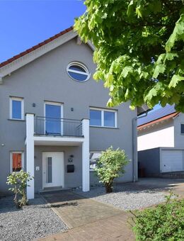 Schicke Doppelhaushälfte mit viel Platz, tollem Garten und neuer Einbauküche - Johannesberg
