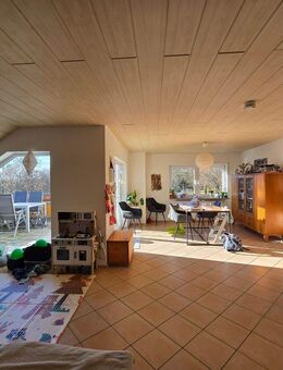 3,5-Zi.Studio-Whg. in Tuningen mit Dachterrasse, Weitblick & EBK, modern, ruhig und zentral, kleine Einheit, frei 01.02.2026 - Tuningen