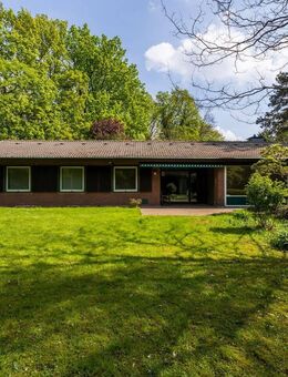 Freistehendes und großzügiges Einfamilienhaus mit weiterem Baufenster und großem Garten am Schloß - Düsseldorf