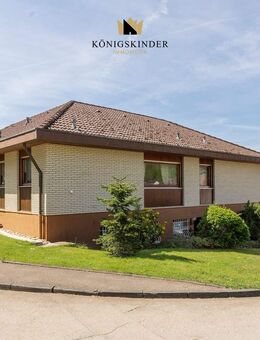 Großzügiges Einfamilienhaus in guter Lage, mit Einliegerwohnung, schönem Garten und Doppelgarage - Bad Ditzenbach