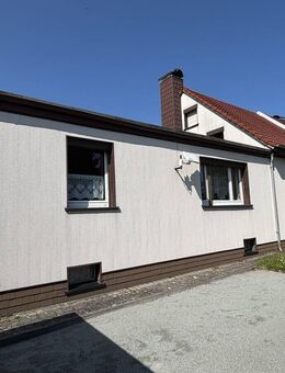 Ruhige Lage! Doppelhaushälfte mit Anbau und Garagen - Ebersbach-Neugersdorf
