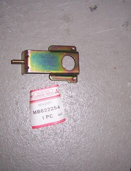 MB622254 Halter, Wasserbehälter, Scheinwerferwaschanlage Mitsubishi Galant E30 - Hannover Vahrenwald-List