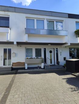 Attraktives Einfamilienhaus mit Garten und Garage in ruhiger Wohnlage - Homburg