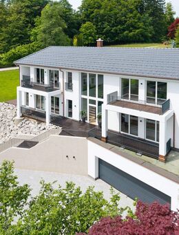 Neubau in Traumlage: Moderne Villa mit hochwertiger Ausstattung, Wellness-Bereich und Panoramablick - Icking