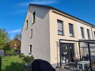 Familienglück auf 141 m² - neuwertiges Reihenendhaus mit zwei Stellplätzen zu vermieten - Achim