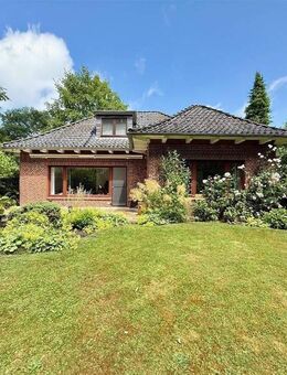 Bezugsfreies Einfamilienhaus mit Carport und schön angelegtem Grundstück // Wacken, Lindenallee - Wacken