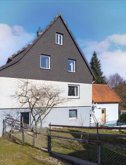 Geräumiges Ein- bis Zweifamilienhaus mit zwei Terrassen, zwei Garagen, eigenem Garten und Potenzial - Langelsheim