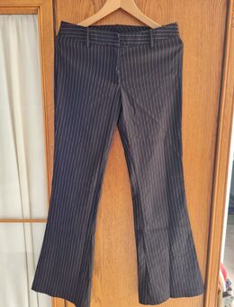 Coole Stoffhose Nadelstreifen leicht stretchy von Charlotte Russe - Gründau