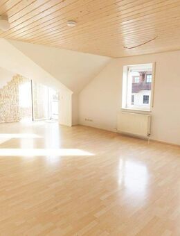 Großzügige 2-Zimmer-Wohnung mit Balkon in Wiesenfeld bei Coburg - Meeder