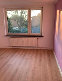 Wohnung v. Privat in Klecken 25 km südlich von Hamburg 65 qm I.OG 2,5 Zi Balkon EBK V-Bad Keller Garage gut vermietet - Rosengarten (Niedersachsen)