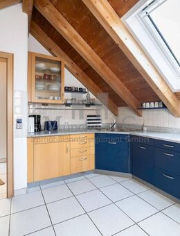 MÜNCHNER IG: Stilvolle Maisonette auf zwei Ebenen mit Sonnenbalkon und viel Raumgefühl - Planegg