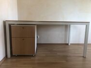 Schreibtisch Hülsta, Metallgestell und Holzplatte aus Kernbuche - Hohenkammer
