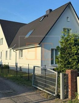 Modernisiertes Mehrfamilienhaus mit 6 Einheiten auf schönem Grundstück in ruhiger Lage - Schenefeld (Landkreis Pinneberg)