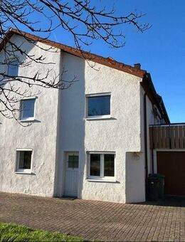 Familienfreundliches Haus mit Potenzial in ruhiger Wohnlage - Mönchsroth