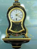 Pendule Du Château, schwarz, handbemalt und echt vergoldet, Vintage in 8810
