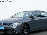 VW Golf, 1.5 TSI Style 150PS MAT, Jahr 2021 - Nidderau