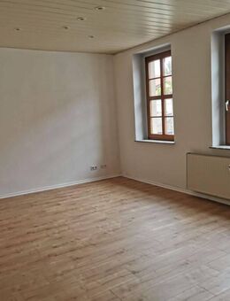 3-Raumwohnung mit offenem Schnitt & eigenem Garten! Große Zimmer, Badezimmer mit Wanne & Dusche! - Merseburg