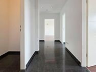 Attraktive 2-Zimmer-Wohnung mit Loggia und Fernblick in Moosach - München