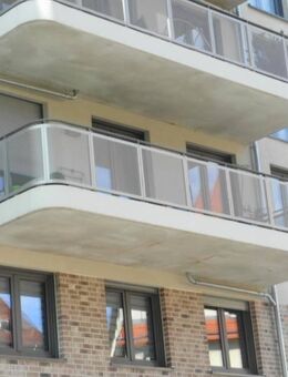 Bischofsplatz: Sehr schöne 3-Zimmer-Wohnung mit großem Balkon, Parkettboden und schicker Einbauküche - Dresden