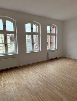 Wunderschöne NEUE kernsanierte 3 Zimmer WE in Grimmen mit großem Balkon und offener Küche, äußerst hell, 1.OG mit Top Ausstattung - Grimmen