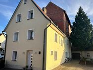 Charmantes Einfamilienhaus mit großem Gartengrundstück - Schlüsselfeld
