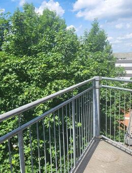 CORDULA IMMOBILIEN im beliebten Dachgeschoß mit Balkon und Garten leben CORDULA 0701 - Erfurt