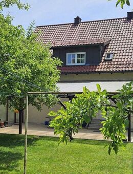 Wohnen und Leben in Ebermannsdorf - Wohnhaus mit 2 Wohnungen und herrlichen Garten zum Wohlfühlen - Ebermannsdorf