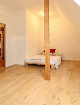 Citynahe Dachgeschosswohnung mit Dachterrasse - Kiel