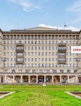 IMMOBERLIN.DE - Stilvoll saniert! Sehr angenehme Altbauwohnung mit Lift in Trendlage nahe Boxhagener- & Simon-Dach-Kiez - Berlin