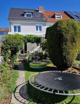 Schmuckes Reihenendhaus unmittelbar an der Nidda und dem Brentano-Park! - Frankfurt (Main)