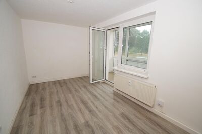 Fast 5 % Rendite- Provisionsfrei - jetzt schnell sein ! 2-Zi.-Wohnung mit Wintergarten in Erfurt!