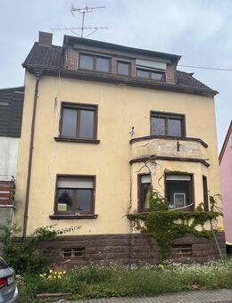Ein Investoren-Juwel: Sanierungsbedürftiges 3-Familienhaus mit Potenzial plus einem zusätzlich Baugrundstück in Saarlouis - Saarlouis
