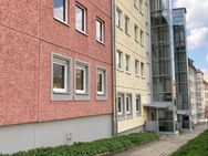 Behindertengerechte 2-Raum-Wohnung mit Dusche, Balkon und Aufzug in der Innenstadt zu haben. - Gera