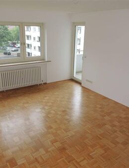 Renovierte 4-Zimmer-Wohnung mit Balkon - Hannover