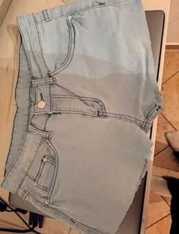 Neue Damen Shorts Größe M Sky Blu.5,00 EUR Abholpreis in Chemnitz - Chemnitz