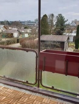 Tolle Lage -- Schöne 2 Zimmer Wohnung mit EBK und Balkon in Nürnberg / Thon - Nürnberg