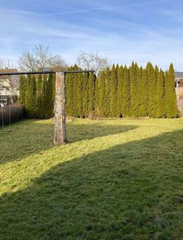 Großzügiges Zweifamilienhaus mit Garage, gemütlicher Gaststätte und Garten in guter Wohnlage - Breuna