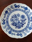 Hutschenreuther Zwiebelmuster "Blau" Kaffeegeschirr. 6 Obertassen, 6 Untertassen, 7 Frühstücksteller, Zuckerdose mit Deckel, Milch-/Sahnekännchen. Frühstück Porzellan. Kaffee Geschirr. Zeitlos. Wie Ladenneu. Keine Gebrauchsspuren. in 32545