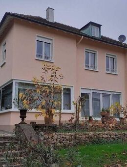 Repräsentative Altbauvilla in St. Ingber Süd (Mischgebiet-Wohnen und Arbeiten möglich) Garten und 3 Garagen, für ein Wohngefühl wie in der Toskana - Sankt Ingbert