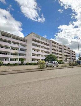 St. Georgen - 4,5-Zimmer-Eigentumswohnung mit Balkon, Tiefgarage und schönem Blick in den Wald - ruhiges und naturnahes Wohnen auf der Seebauernhöhe! - Sankt Georgen (Schwarzwald)
