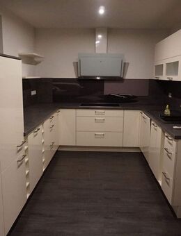 **schicke, hochwertig modernisierte, geräumige 3-Raum-WE** - Fraureuth