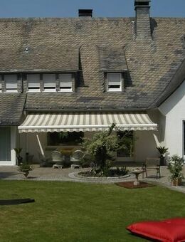 Großzügiges gepflegtes Einfamilienwohnhaus mit Schwimmhalle in Arnsberg-Hüsten (Mühlenberg) zu verkaufen - Arnsberg