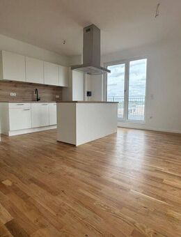 Traumhafte 5-Raum-Wohnung mit Weitblick, moderner Einbauküche und 2 Balkonen - Leipzig